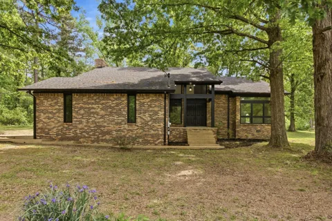 102 Parkwood Ln