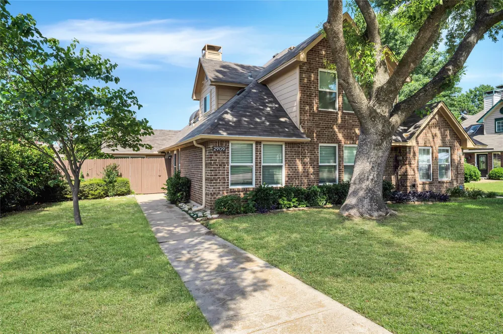 2909 Normandy Court Euless, TX 76039