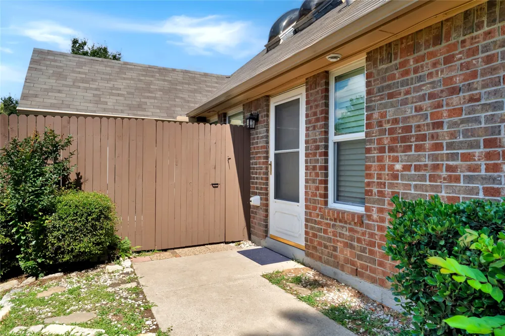 2909 Normandy Court Euless, TX 76039