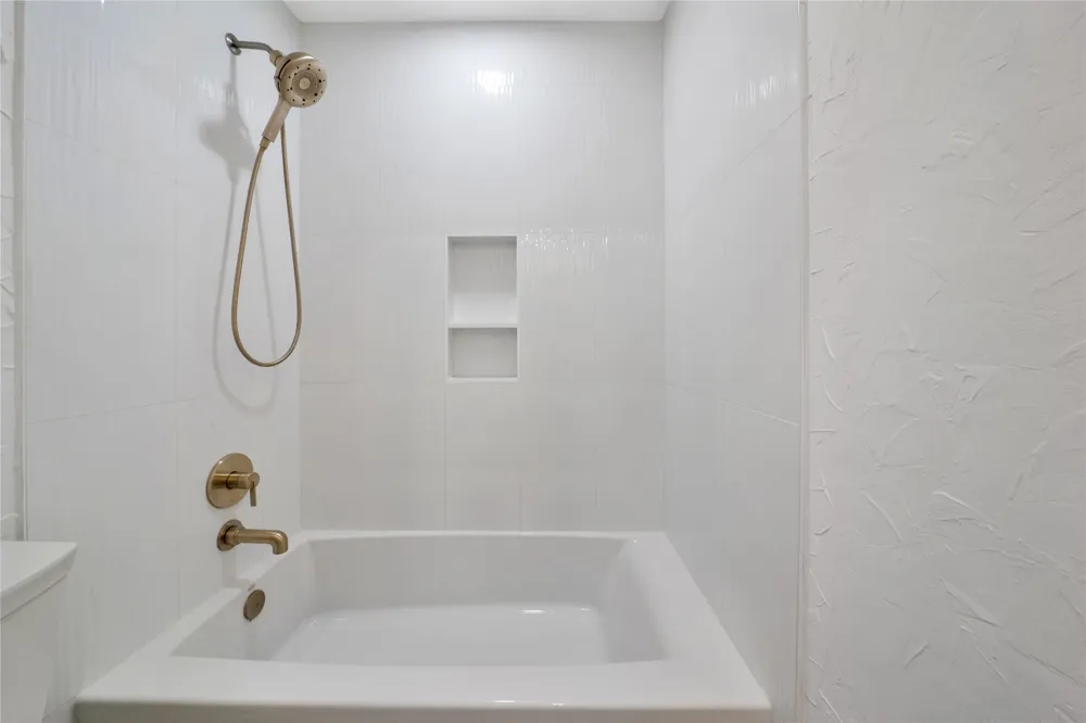 2909 Normandy Court Euless, TX 76039