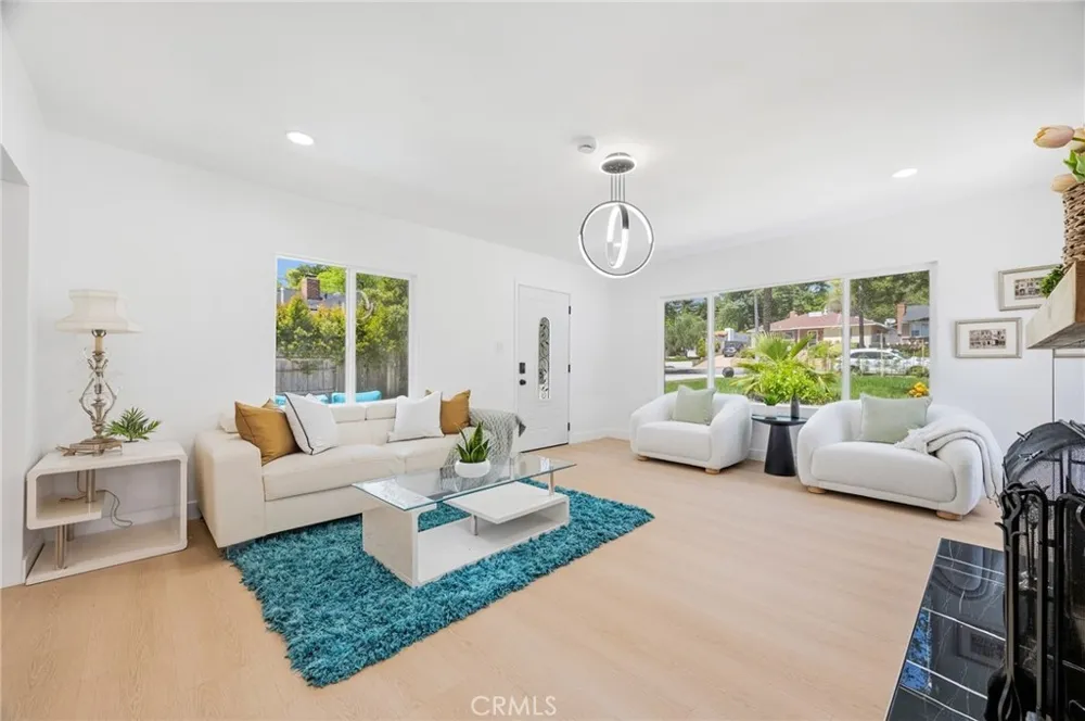 1280 E Woodbury Pasadena, CA 91104