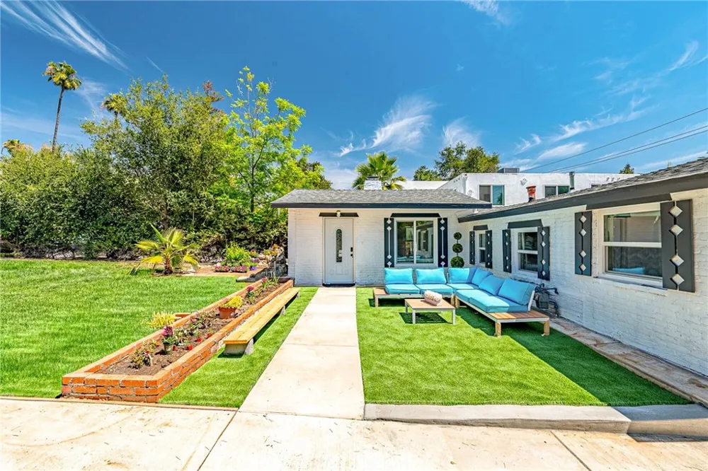 1280 E Woodbury Pasadena, CA 91104
