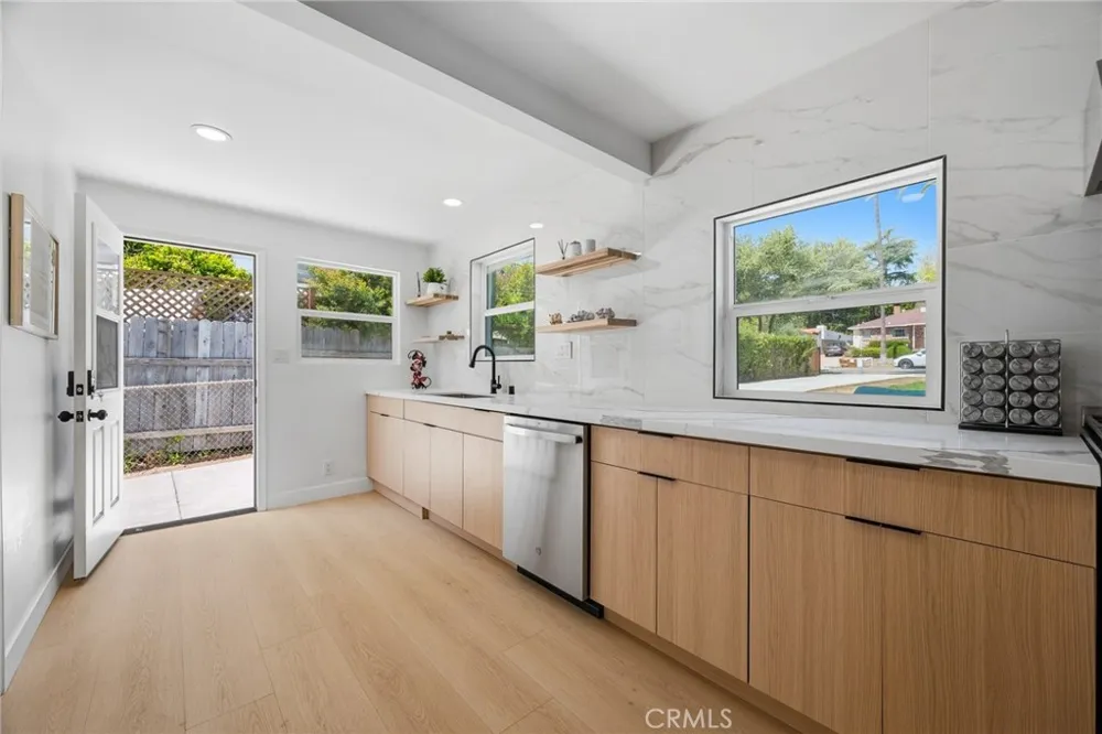 1280 E Woodbury Pasadena, CA 91104