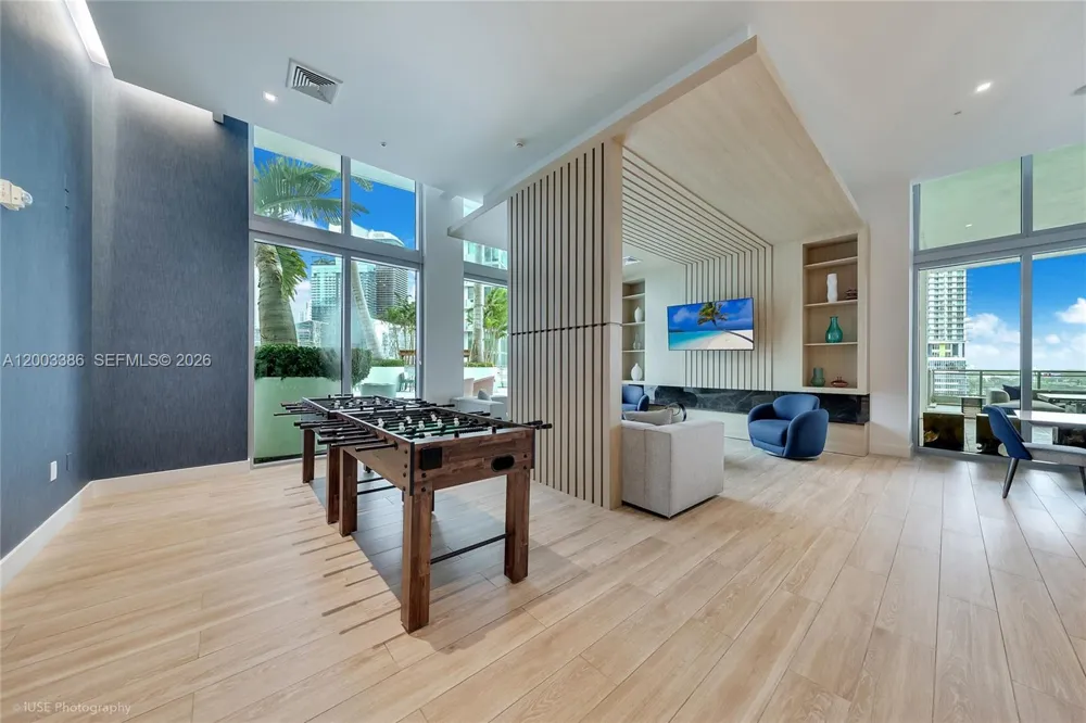 90 SW 3rd St #3109 Miami, FL 33130