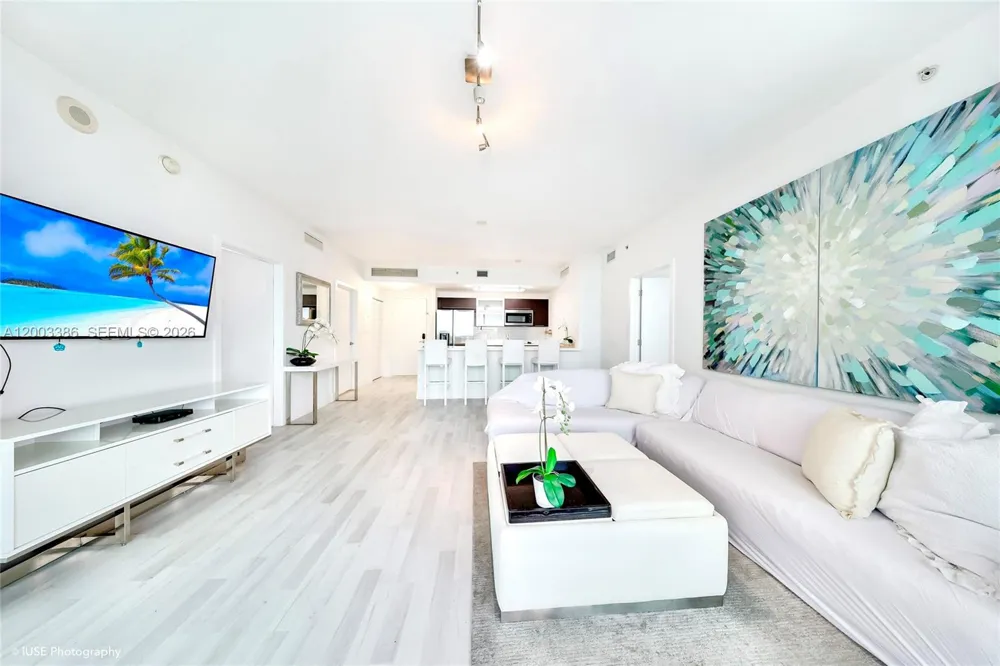 90 SW 3rd St #3109 Miami, FL 33130