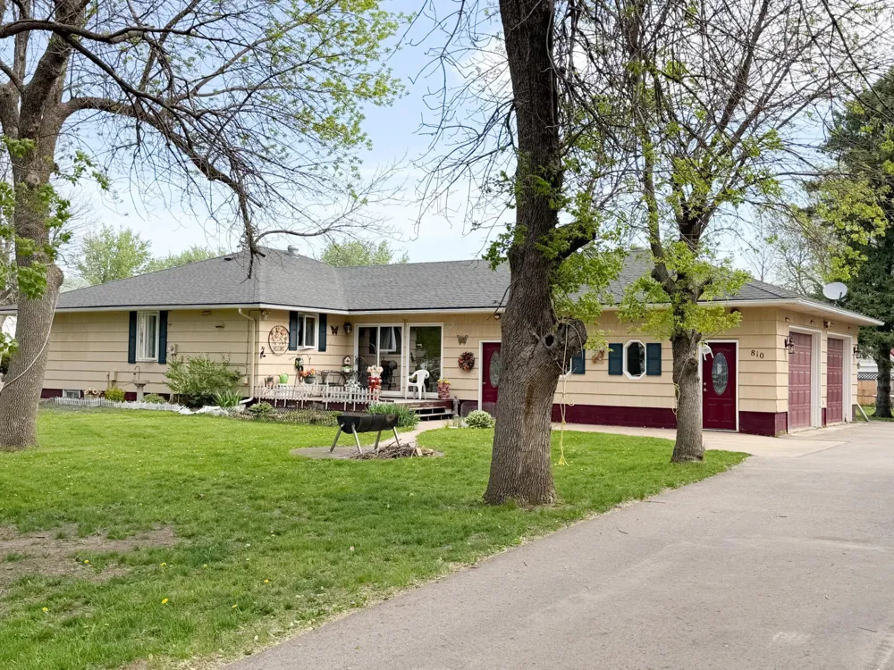 810 8th Avenue Worthington, MN 56187
