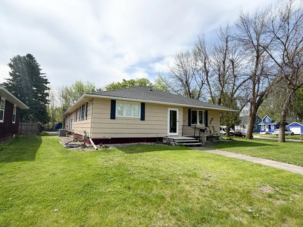810 8th Avenue Worthington, MN 56187