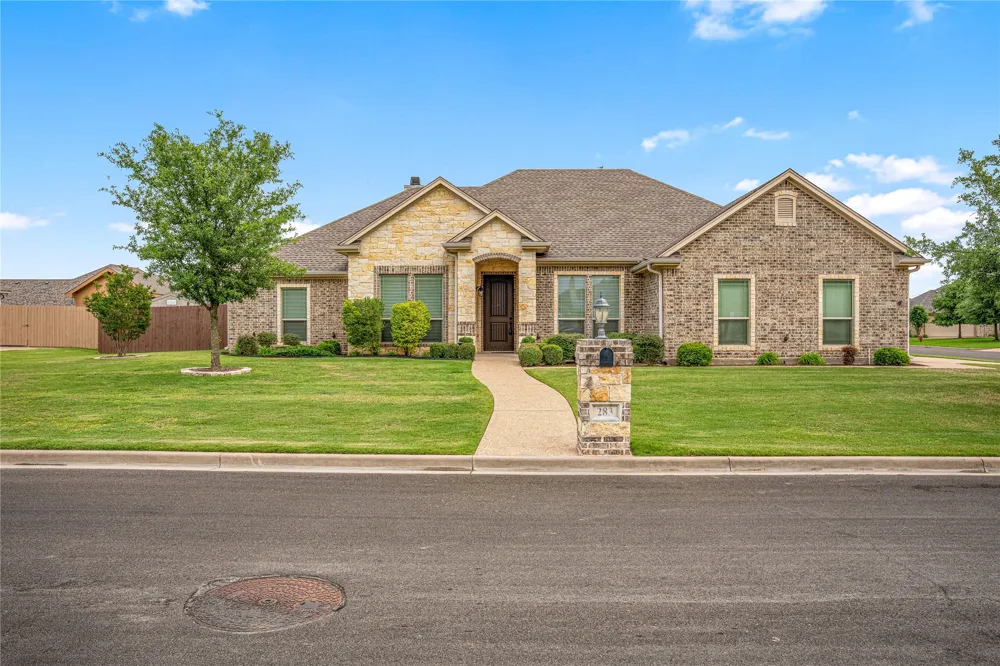 283 Briarleaf Circle Hewitt, TX 76643
