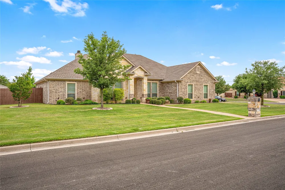 283 Briarleaf Circle Hewitt, TX 76643