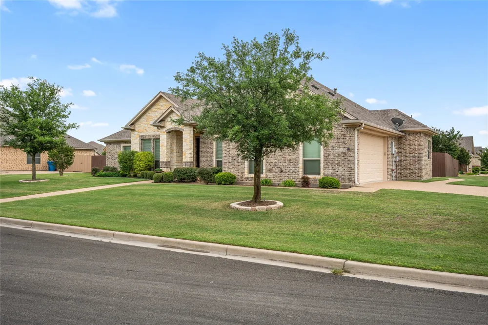 283 Briarleaf Circle Hewitt, TX 76643