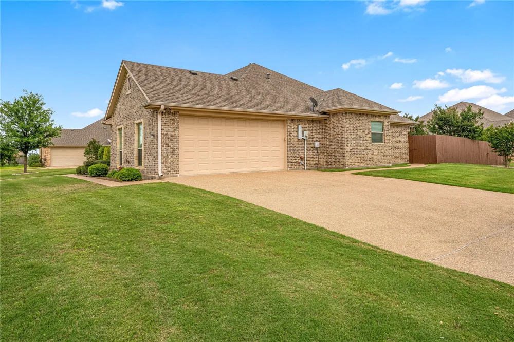 283 Briarleaf Circle Hewitt, TX 76643