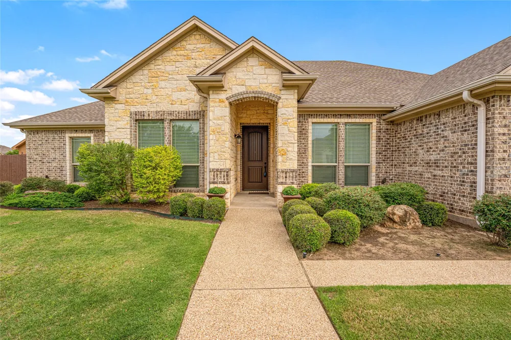 283 Briarleaf Circle Hewitt, TX 76643
