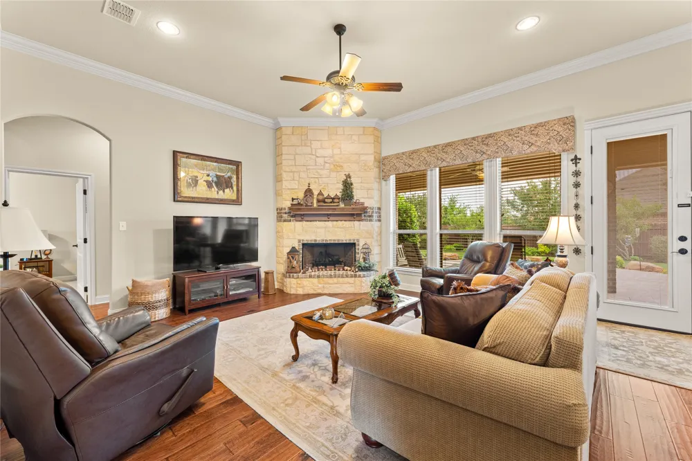283 Briarleaf Circle Hewitt, TX 76643