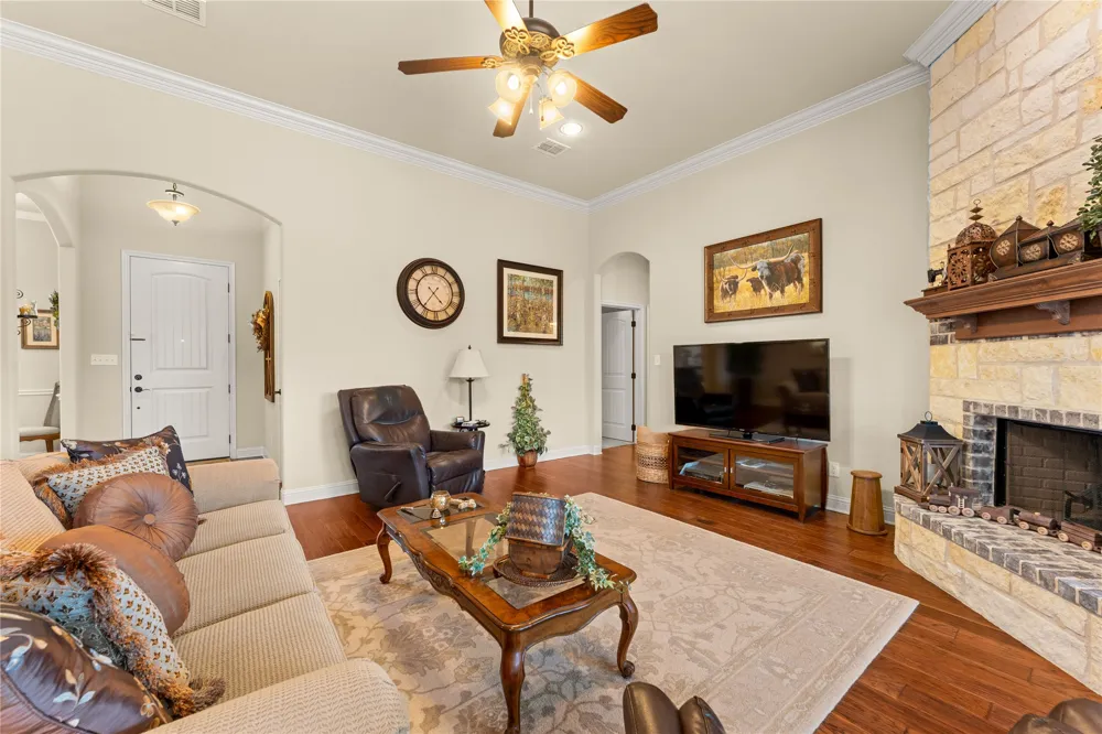 283 Briarleaf Circle Hewitt, TX 76643