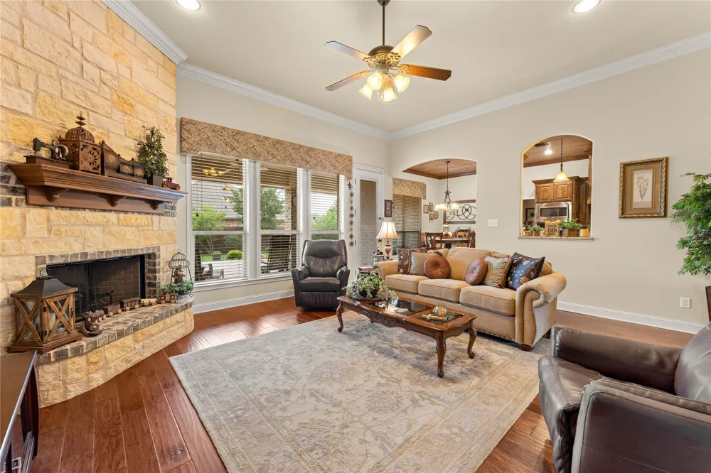 283 Briarleaf Circle Hewitt, TX 76643