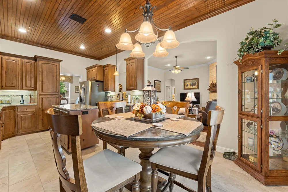 283 Briarleaf Circle Hewitt, TX 76643