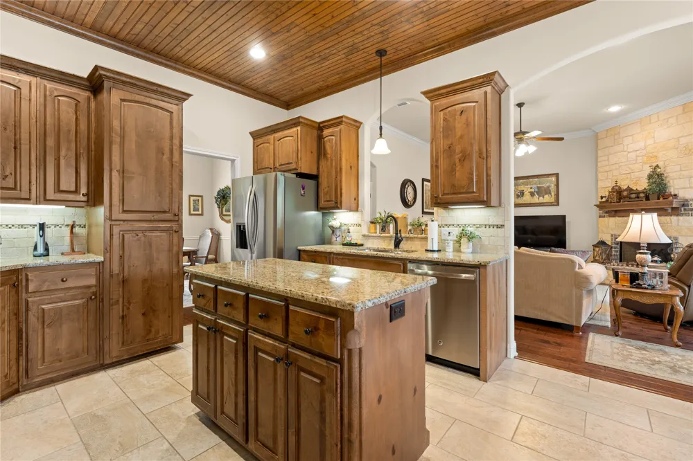 283 Briarleaf Circle Hewitt, TX 76643