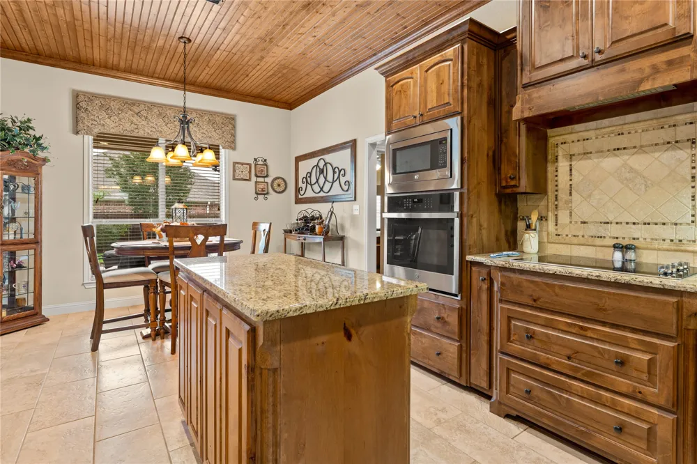 283 Briarleaf Circle Hewitt, TX 76643