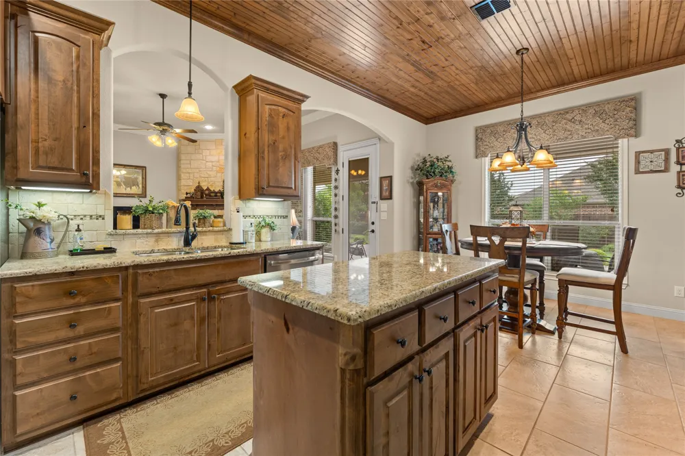 283 Briarleaf Circle Hewitt, TX 76643