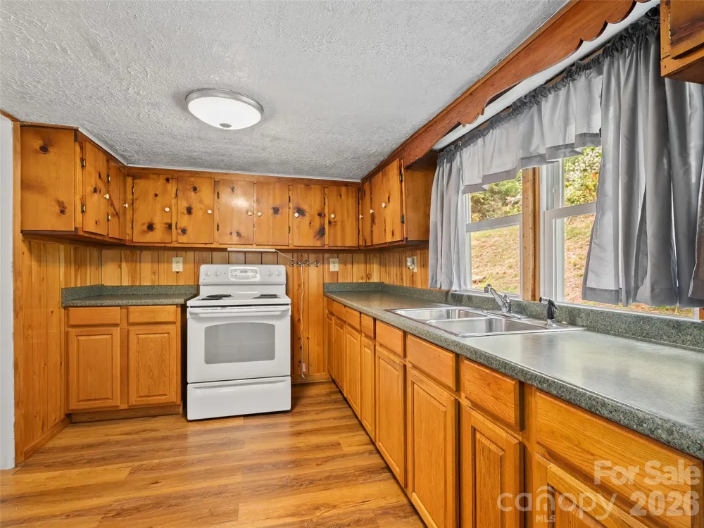 160 Cooper Street Canton, NC 28716
