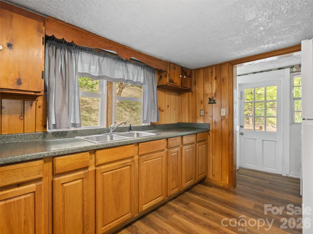 160 Cooper Street Canton, NC 28716