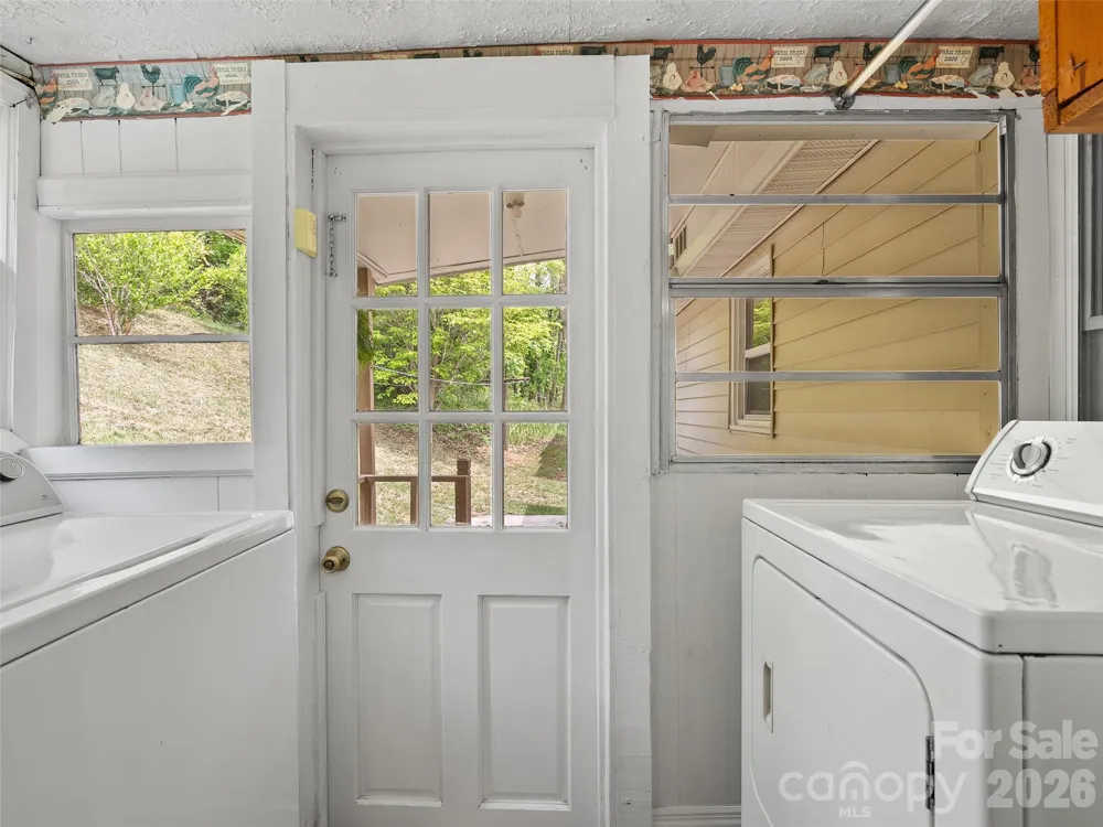 160 Cooper Street Canton, NC 28716