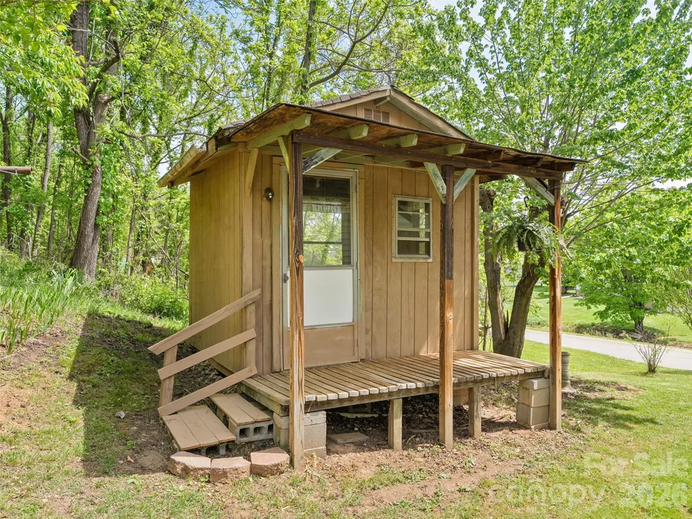160 Cooper Street Canton, NC 28716