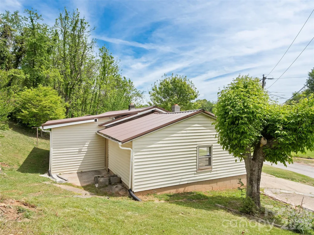 160 Cooper Street Canton, NC 28716