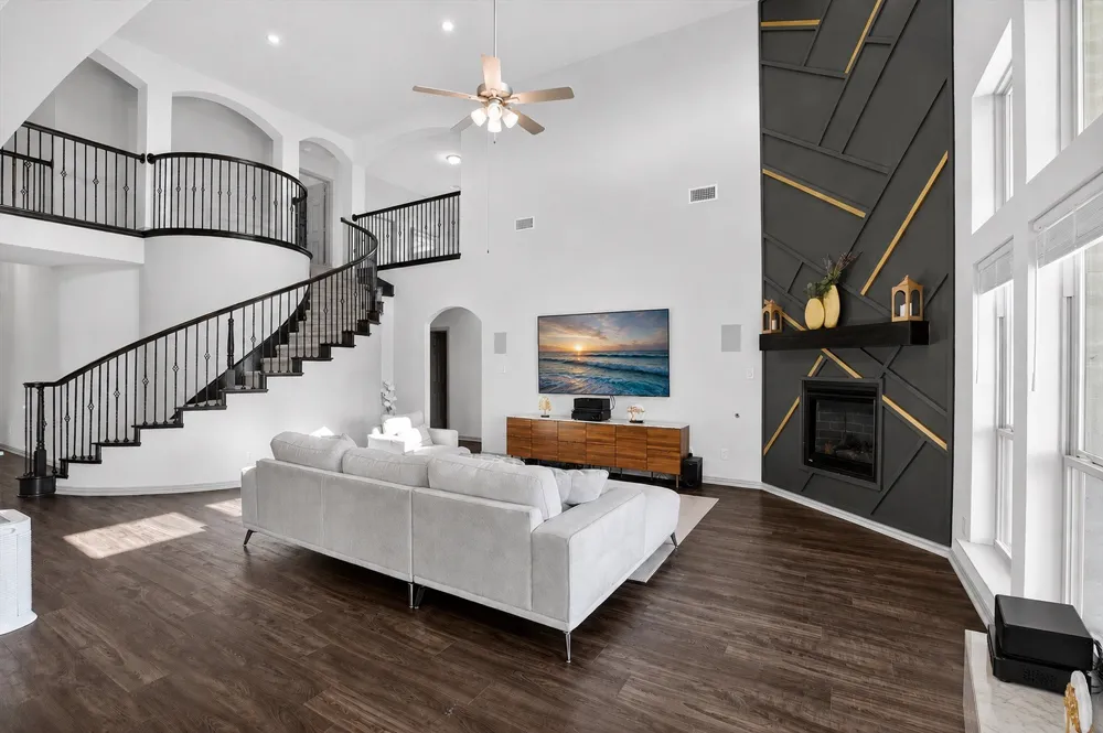 370 Cheyenne Mountain Drive Ovilla, TX 75154