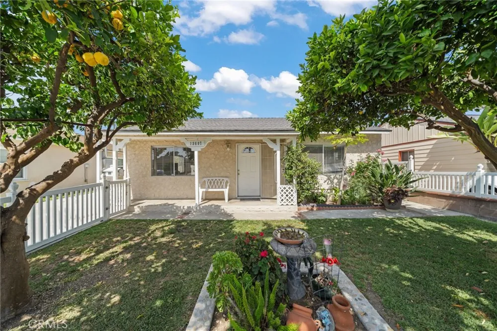 13607 Benfield Norwalk, CA 90650