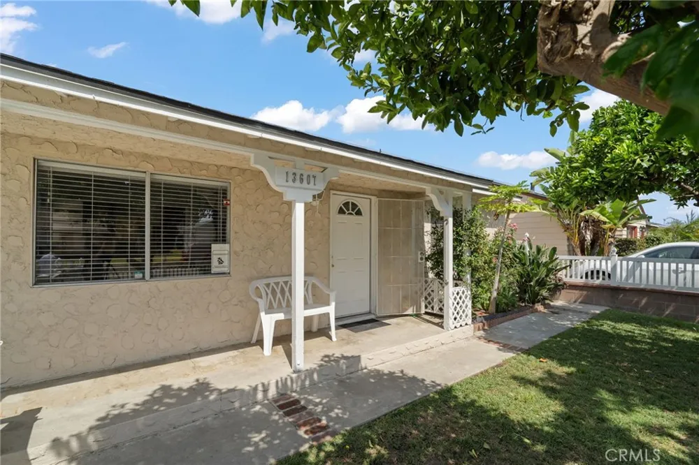 13607 Benfield Norwalk, CA 90650