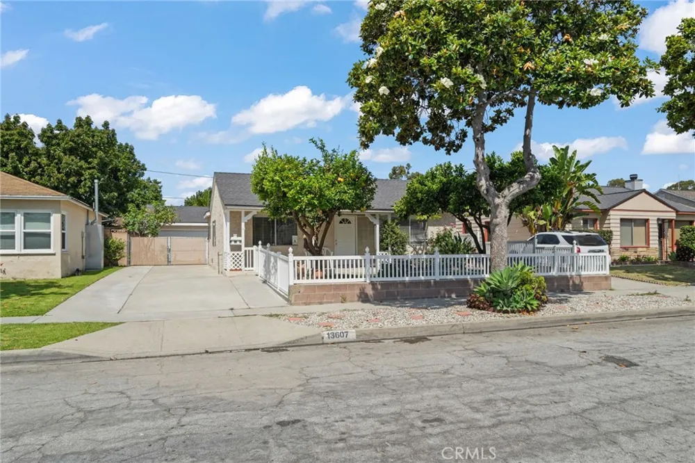 13607 Benfield Norwalk, CA 90650