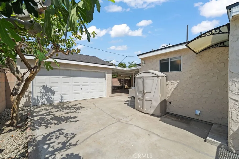 13607 Benfield Norwalk, CA 90650