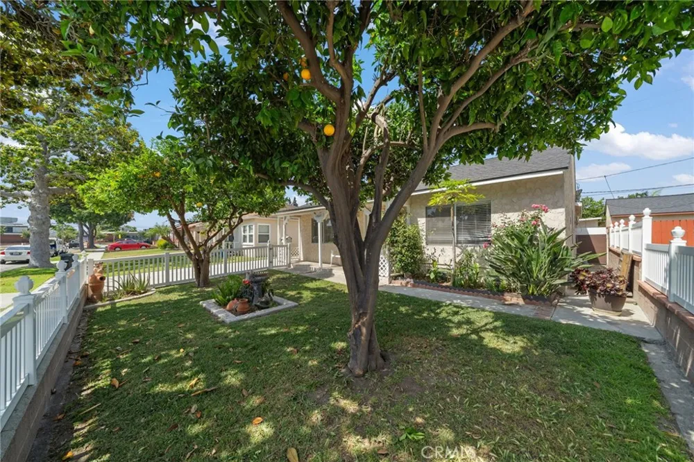 13607 Benfield Norwalk, CA 90650