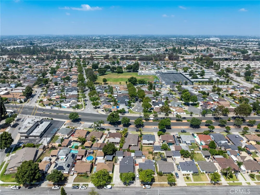 13607 Benfield Norwalk, CA 90650