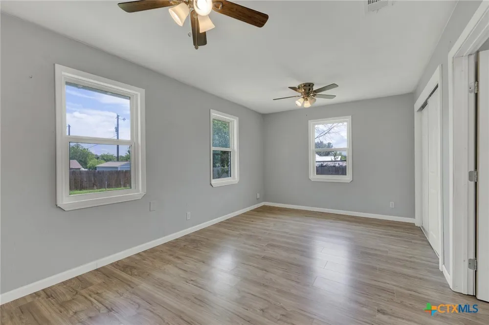 1006 Pecan Street Floresville, TX 78114