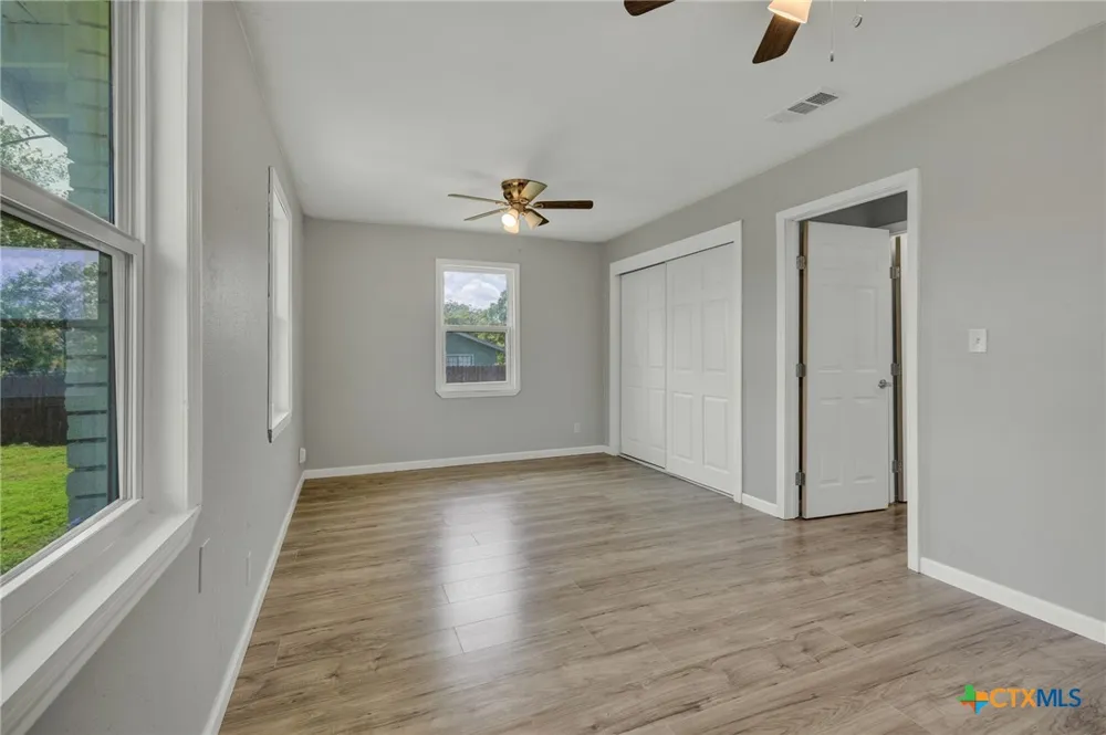 1006 Pecan Street Floresville, TX 78114