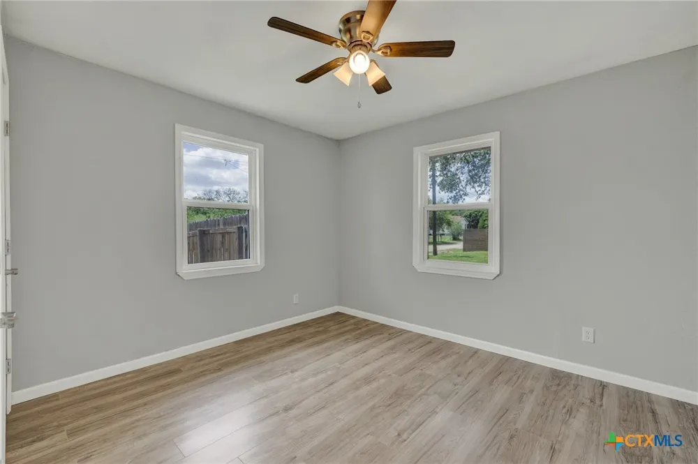 1006 Pecan Street Floresville, TX 78114