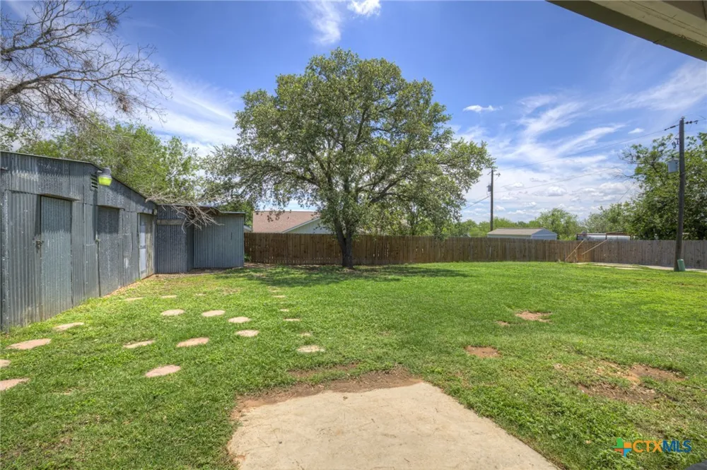 1006 Pecan Street Floresville, TX 78114