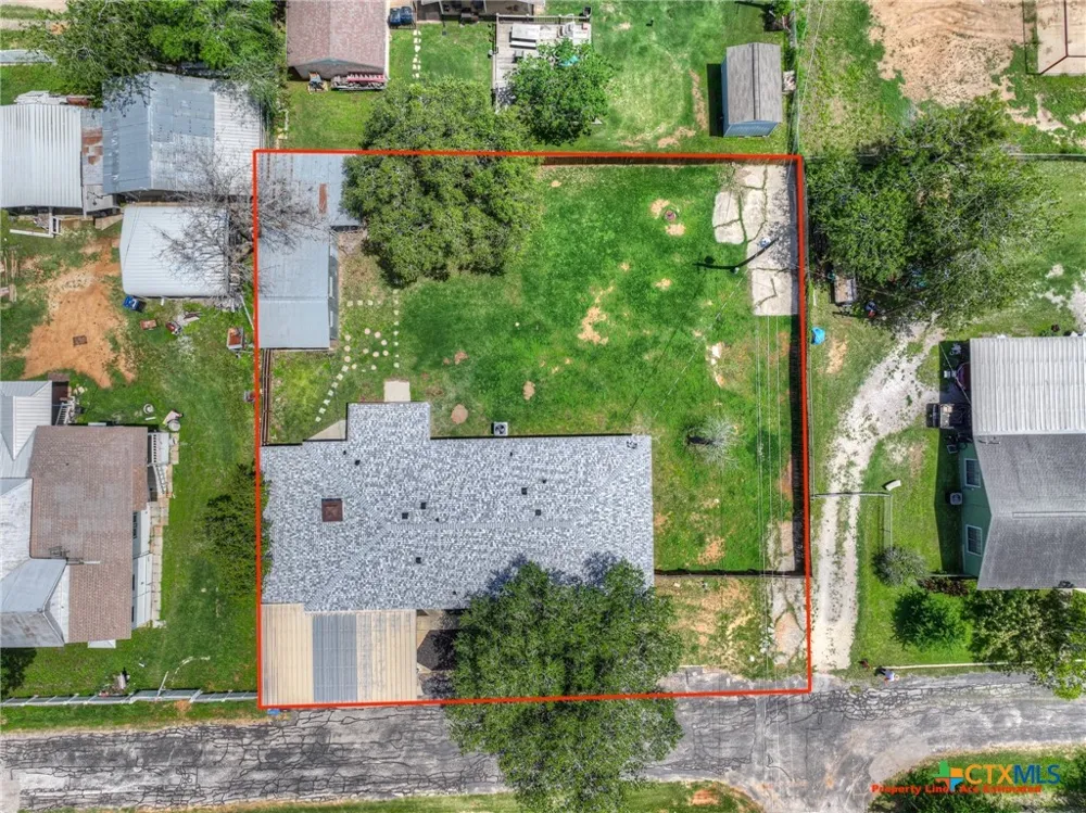 1006 Pecan Street Floresville, TX 78114