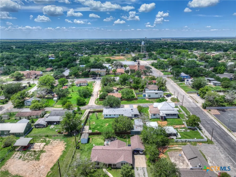 1006 Pecan Street Floresville, TX 78114