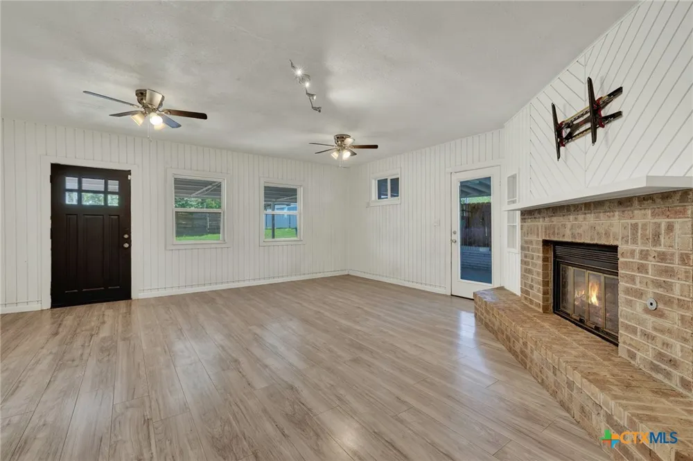 1006 Pecan Street Floresville, TX 78114