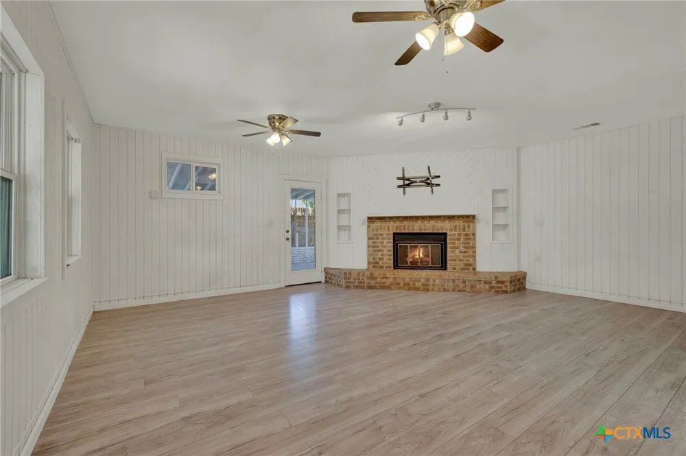 1006 Pecan Street Floresville, TX 78114