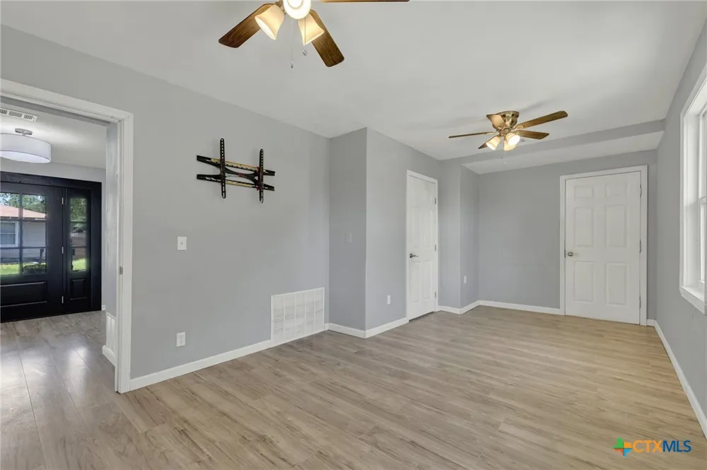 1006 Pecan Street Floresville, TX 78114