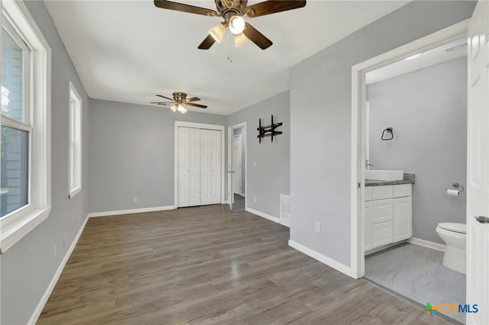 1006 Pecan Street Floresville, TX 78114