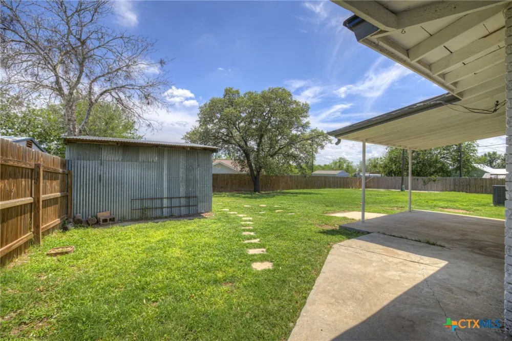 1006 Pecan Street Floresville, TX 78114