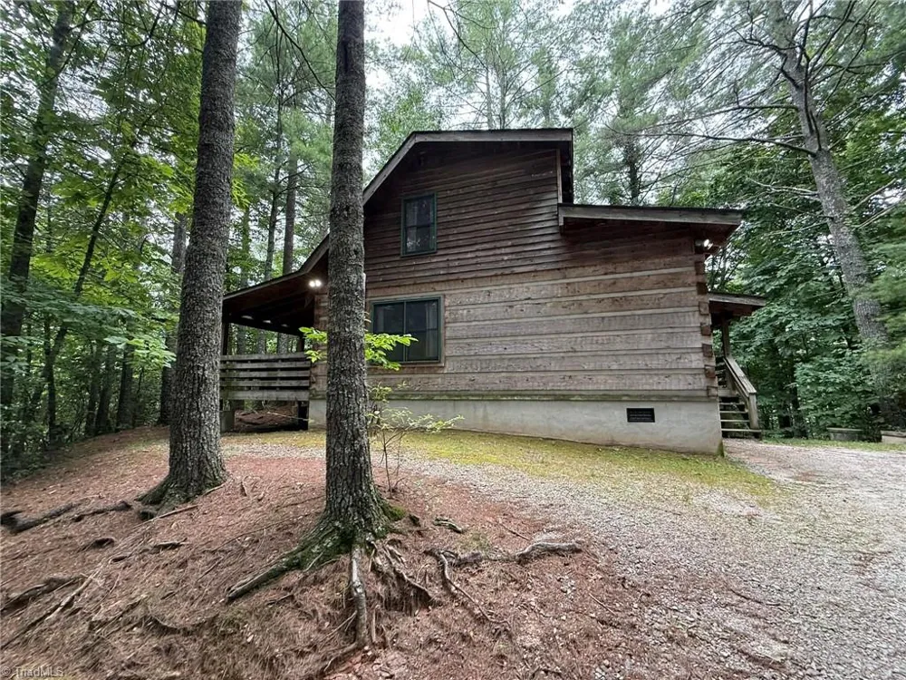 1105 Fall Creek Road Purlear, NC 28665