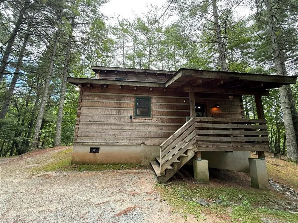 1105 Fall Creek Road Purlear, NC 28665