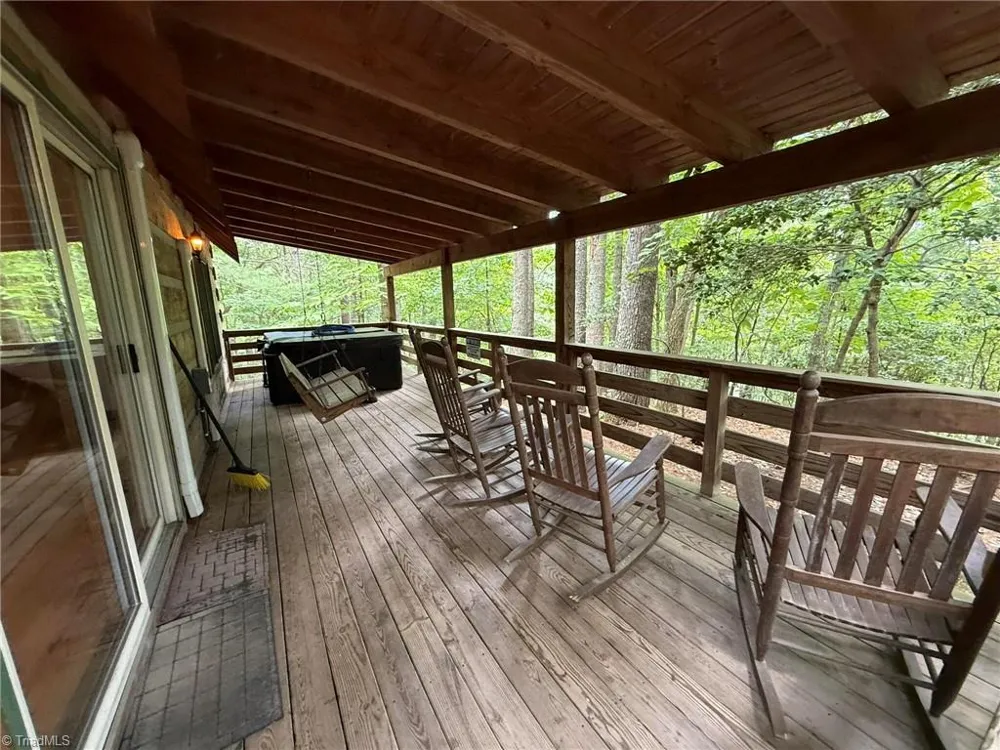 1105 Fall Creek Road Purlear, NC 28665