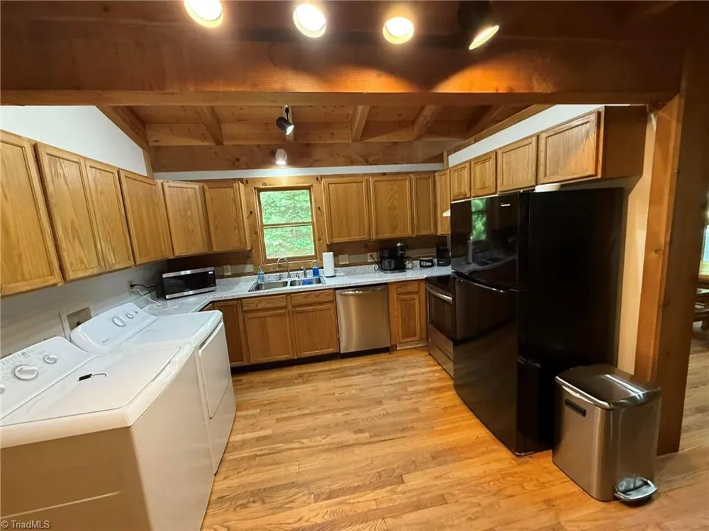 1105 Fall Creek Road Purlear, NC 28665